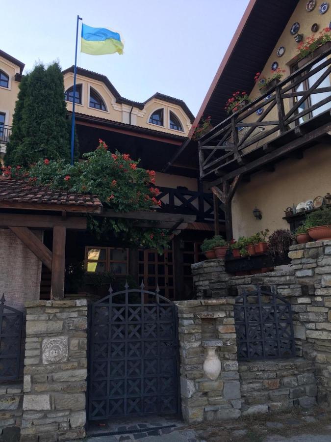 Апартаменты В Старом Городе Kamianets-Podilskyi Exterior photo